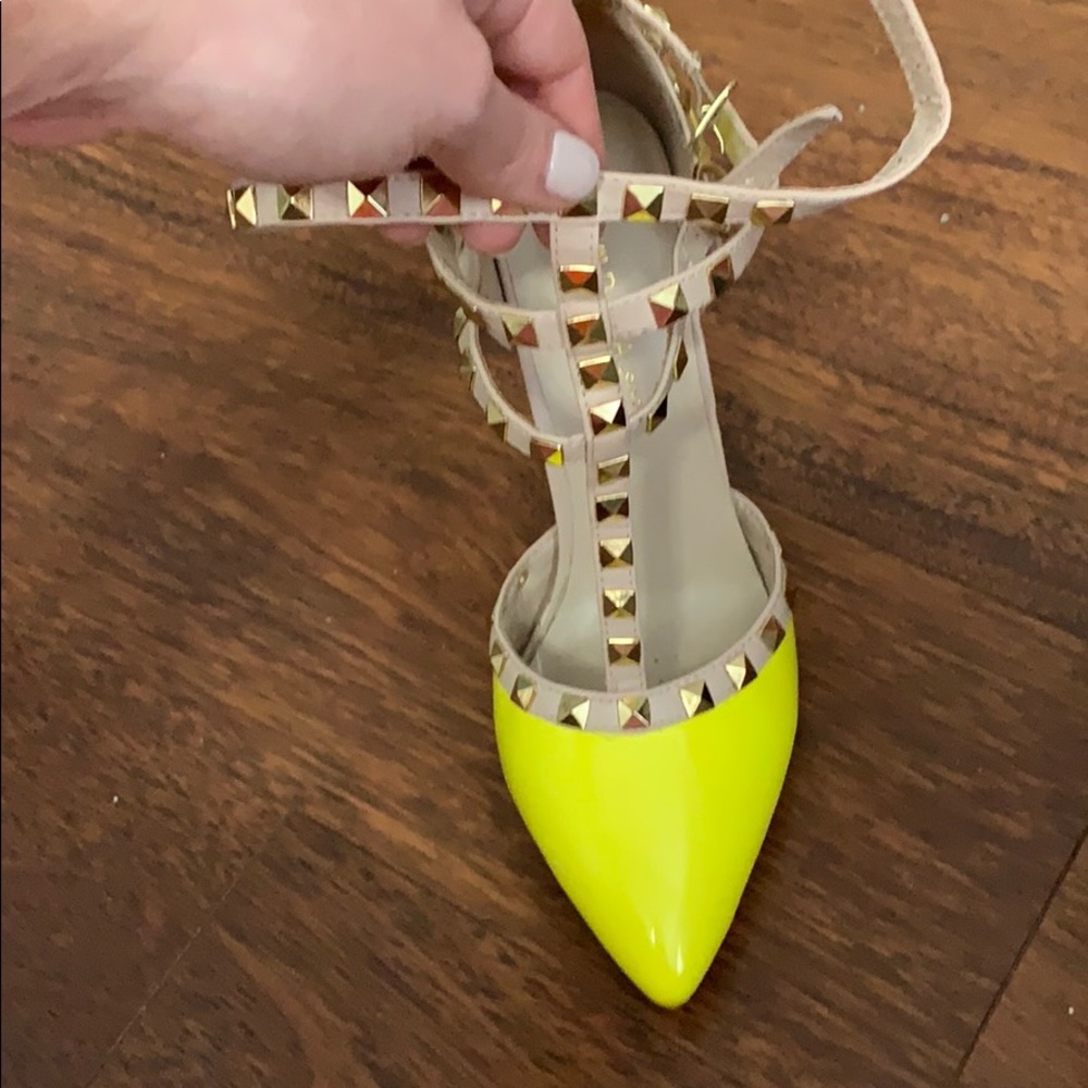 Akira Lemon Yellow Heels